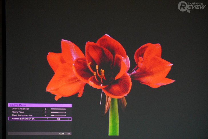 โปรเจคเตอร์ BenQ W5700 สัมผัสอรรถรสแบบโรงหนังส่วนตัว ในราคาที่เอื้อมถึง