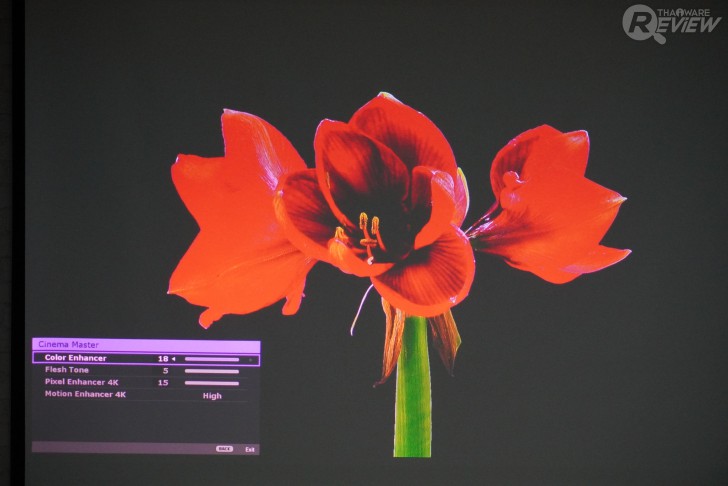 โปรเจคเตอร์ BenQ W5700 สัมผัสอรรถรสแบบโรงหนังส่วนตัว ในราคาที่เอื้อมถึง