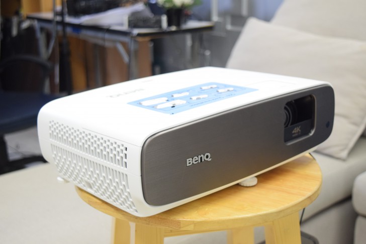 โปรเจคเตอร์ BenQ W2700i
