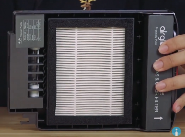 Airgle AG25 เครื่องฟอกอากาศในรถยนต์ หรือพกพาขนาดเล็ก ใช้แผ่นกรองอากาศเกรดการแพทย์ 