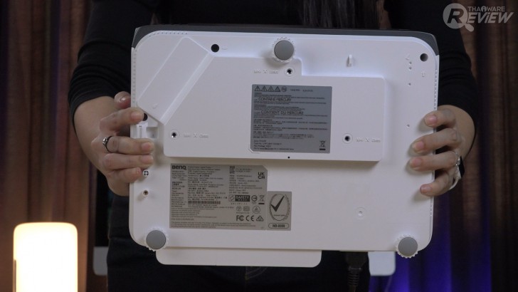 การออกแบบโปรเจคเตอร์ BenQ TK700STi