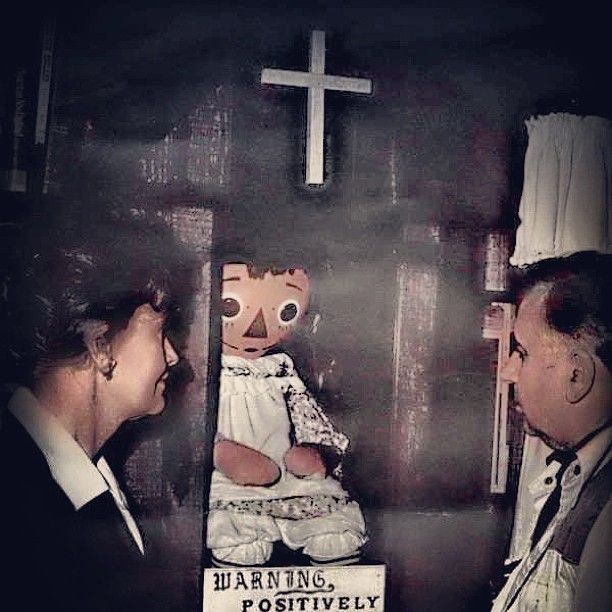 Annabelle ตัวจริงในพิพิธภัณฑ์ Occult Museum หรือบ้านของครอบครัว Warren