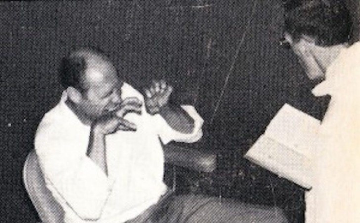 Bill Ramsey ขณะกำลังถูกทำพิธีไล่ปีศาจหมาป่า