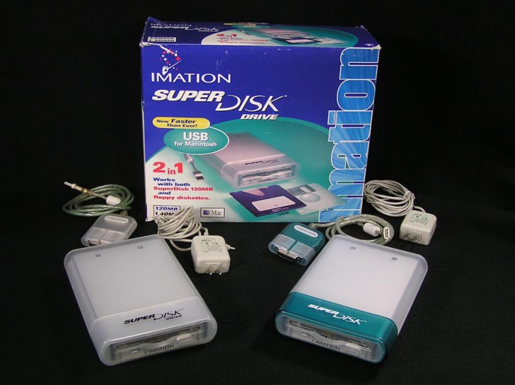 ประวัติความเป็นมาของ แผ่นฟลอปปีดิสก์ (Floppy Disk) หรือ แผ่นดิสเกตต์ (Diskette)