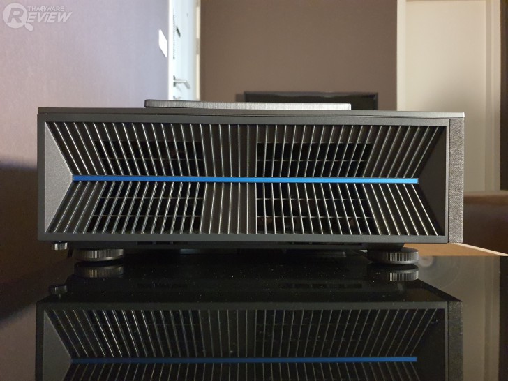 ด้านข้างโปรเจคเตอร์ BenQ V7050i