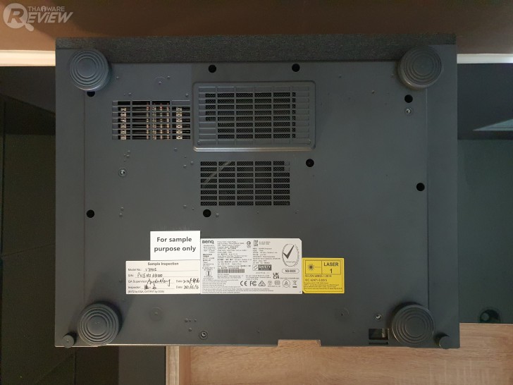 ด้านใต้โปรเจคเตอร์ BenQ V7050i