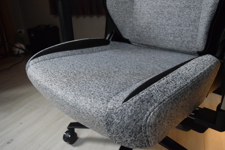 เบาะนั่ง และ พนักพิง ของ เก้าอี้เกมมิ่ง Secretlab TITAN Evo 2022 Series