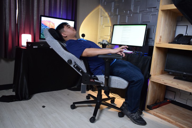 การใช้งาน เก้าอี้เกมมิ่ง ขณะเอนนอน TITAN Evo 2022 Series