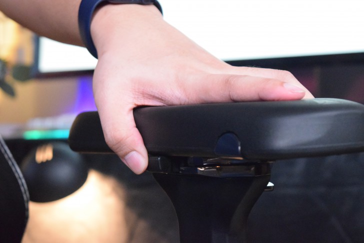 การใช้งาน เก้าอี้เกมมิ่ง TITAN Evo 2022 Series