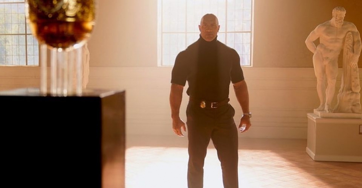 การพลิกล็อกแบบตีลังกากลับหลัง ในหนัง ภาพยนตร์ Red Notice 