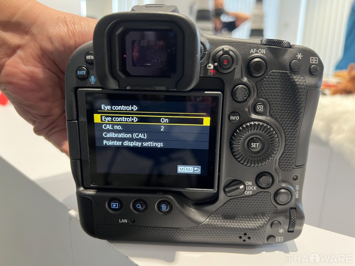 ระบบโฟกัสอัตโนมัติควบคุมด้วยดวงตา (Eye Control AF) 