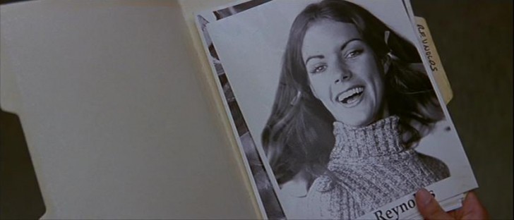 Maureen Prescott แม่ของ Sidney เคยเป็นดารา ชื่อในวงการคือ Rina Reynolds