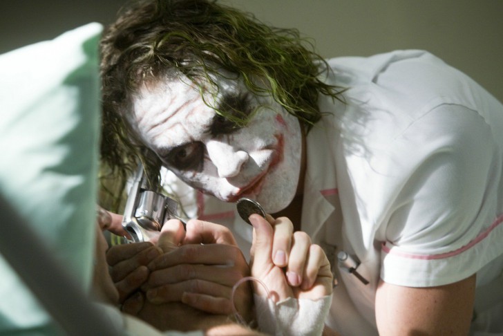 ฉากโรงพยาบาลที่ Aaron Eckhart เข้าฉากกับ Heath Ledger