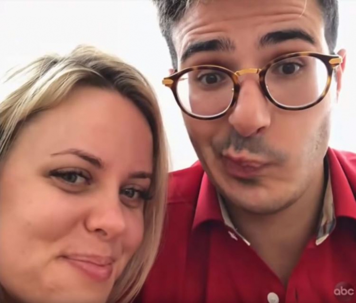 การรวมตัวกันของเหยื่อเพื่อแฉสิบแปดมงกุฎ ใน หนัง ภาพยนตร์ สารคดี The Tinder Swindler สิบแปดมงกุฎทินเดอร์ การรวมตัวกันของเหยื่อเพื่อแฉสิบแปดมงกุฎ ใน หนัง ภาพยนตร์ สารคดี The Tinder Swindler สิบแปดมงกุฎทินเดอร์