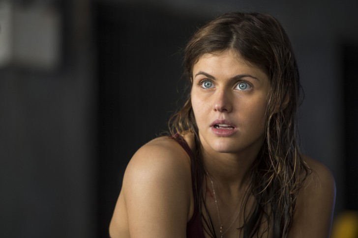 Alexandra Daddario ในบท Blake Gaines จาก San Andreas