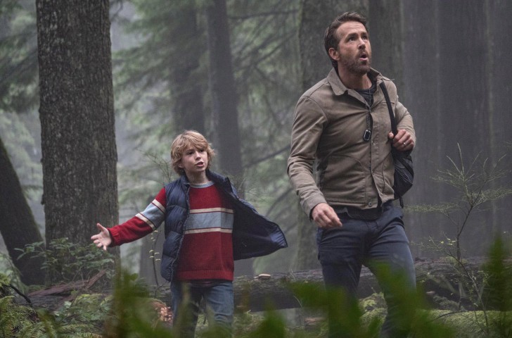 Walker Scobell กับ Ryan Reynolds จาก หนัง ภาพยนตร์ The Adam Project 