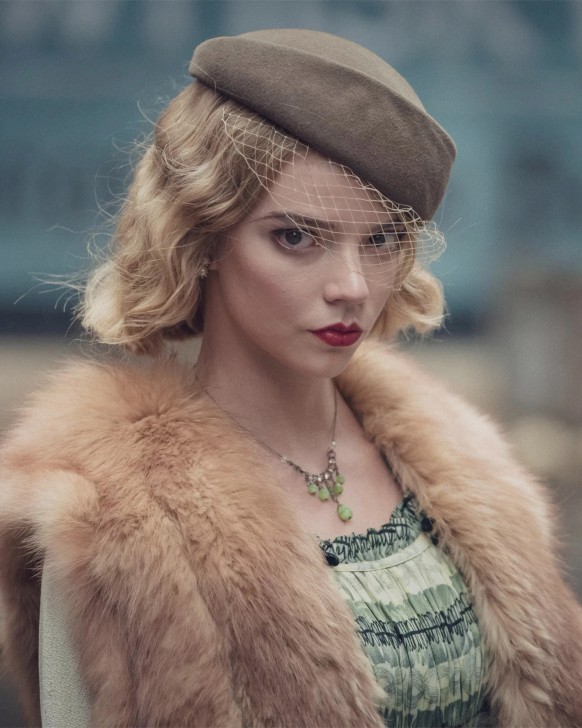 Anya Taylor-Joy ในบท Gina Gray จาก Peaky Blinders