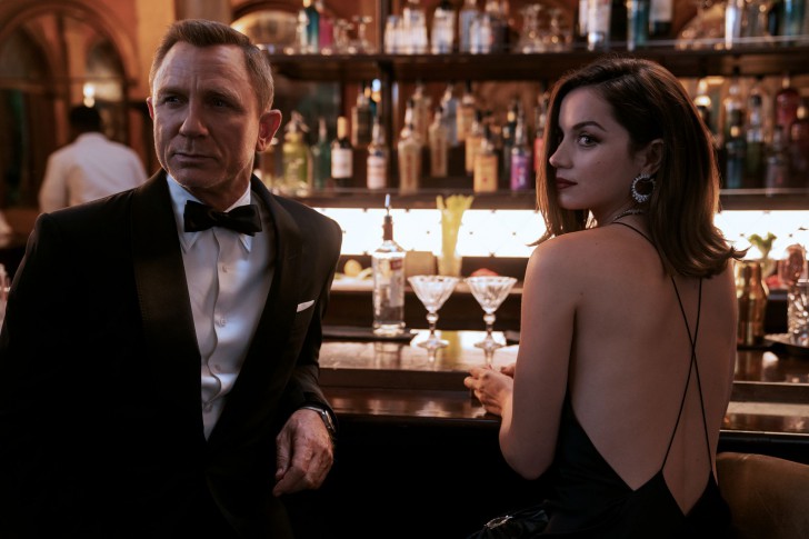 Daniel Craig กับ Ana de Armas จาก No Time to Die