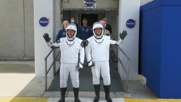 จรวดใช้ซ้ำได้ นวัตกรรมที่ไม่น่าเป็นไปได้ ใน หนัง สารคดี Return to Space คืนสู่อวกาศ จรวดใช้ซ้ำได้ นวัตกรรมที่ไม่น่าเป็นไปได้ ใน หนัง สารคดี Return to Space คืนสู่อวกาศ