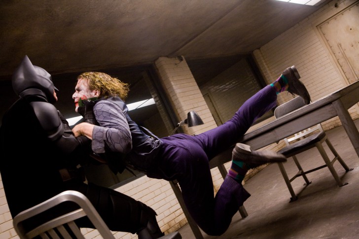Christian Bale และ Heath Ledger จาก หนัง ภาพยนตร์ The Dark Knight