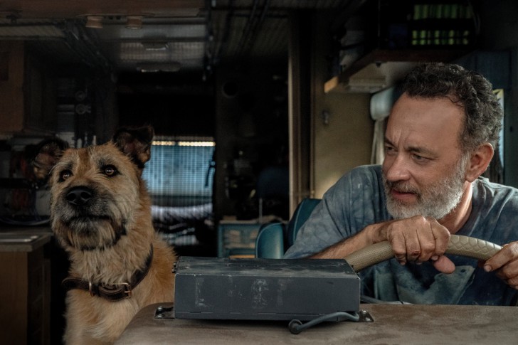 Tom Hanks ในบท Finch จากหนัง ภาพยนตร์ Finch