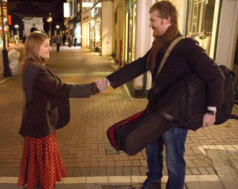 Markéta Irglová และ Glen Hansard จากหนัง ภาพยนตร์ Once