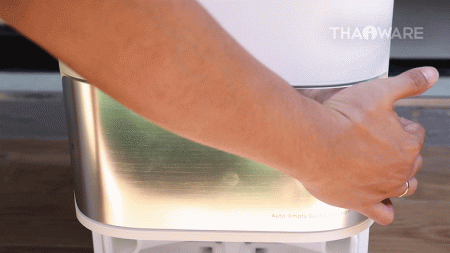 ถังน้ำและถังเก็บฝุ่นบนแท่นชาร์จ Dreame Bot L10s Ultra