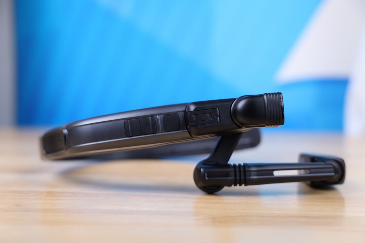 การออกแบบดีไซน์แว่นตาอัจฉริยะ RealWear Navigator 500 (RealWear Navigator 500's Design)