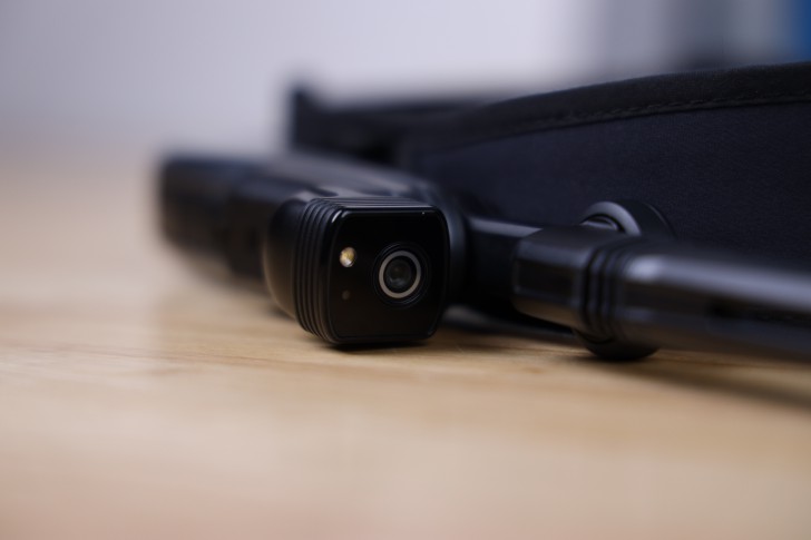 การออกแบบดีไซน์แว่นตาอัจฉริยะ RealWear Navigator 500 (RealWear Navigator 500's Design)