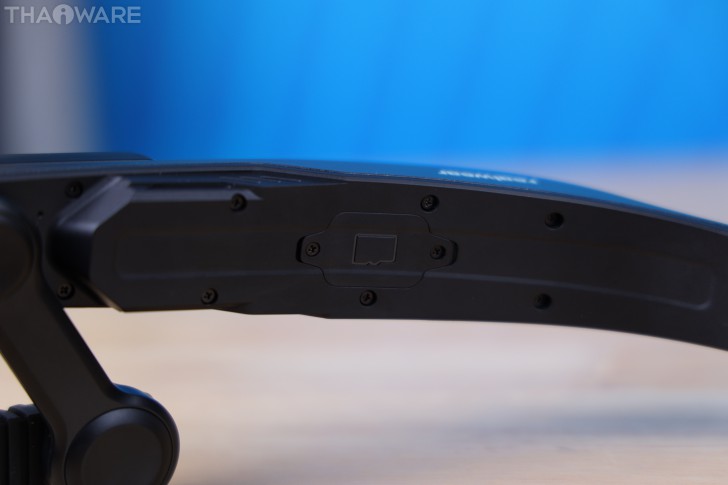 การออกแบบดีไซน์แว่นตาอัจฉริยะ RealWear Navigator 500 (RealWear Navigator 500's Design)