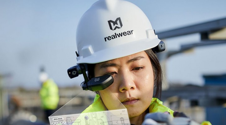 การออกแบบดีไซน์แว่นตาอัจฉริยะ RealWear Navigator 500 (RealWear Navigator 500's Design)