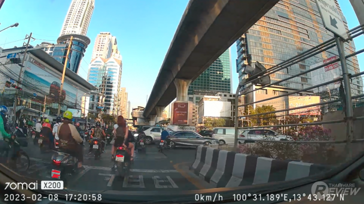 ตัวอย่างภาพตอนกลางวันจากคลิปของ กล้องติดรถยนต์ 70mai Dash Cam Omni