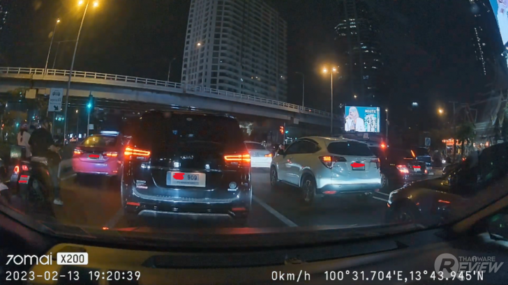 ตัวอย่างภาพตอนกลางคืนจากคลิปของ กล้องติดรถยนต์ 70mai Dash Cam Omni