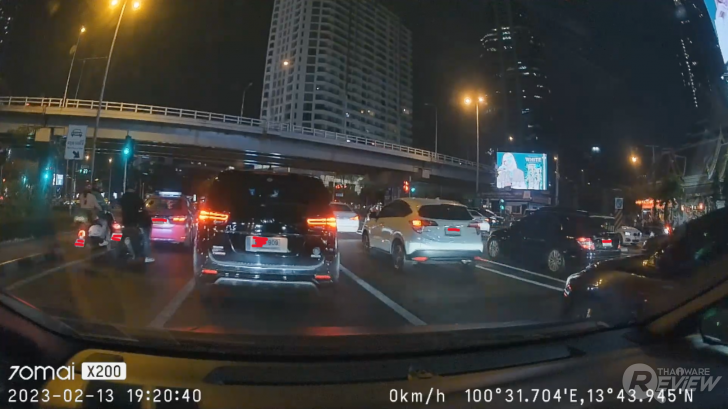ตัวอย่างภาพตอนกลางคืนจากคลิปของ กล้องติดรถยนต์ 70mai Dash Cam Omni