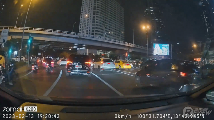 ตัวอย่างภาพตอนกลางคืนจากคลิปของ กล้องติดรถยนต์ 70mai Dash Cam Omni