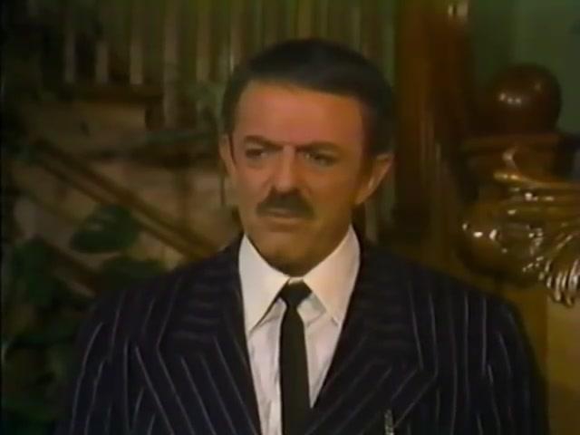 John Astin ในบท Gomez Addams จากหนัง ภาพยนตร์ Halloween with the New Addams Family ค.ศ. 1977 (พ.ศ. 2520)