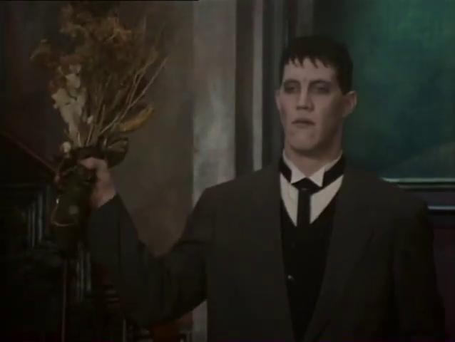 John DeSantis ในบท Lurch จากซีรีส์ The New Addams Family ค.ศ. 1998-1999 (พ.ศ. 2541-2542)