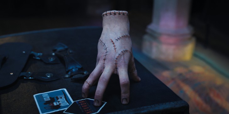 Victor Dorobantu ในบท Thing จากซีรีส์ Wednesday ค.ศ. 2022 (พ.ศ. 2565)