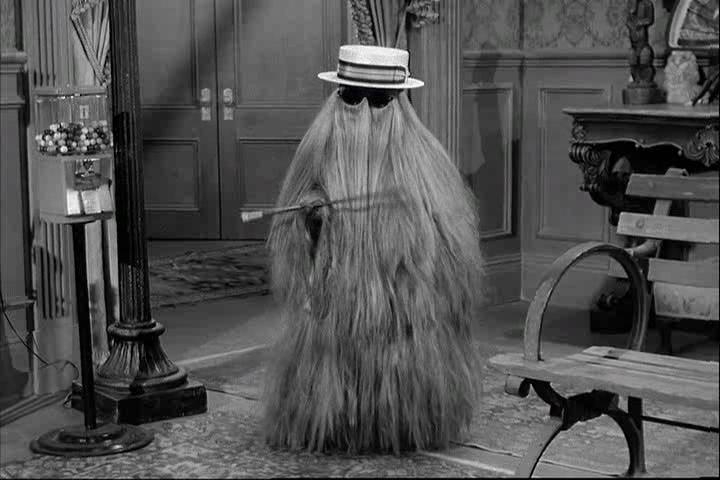 Felix Silla ในบท Cousin Itt จากซีรีส์ The Addams Family ค.ศ. 1964-1966 (พ.ศ. 2507-2509)