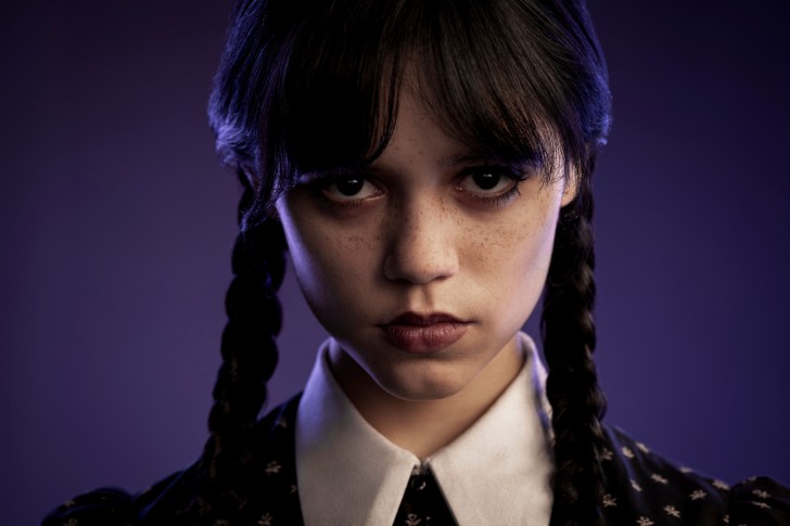 Jenna Ortega ในบท Wednesday Addams จากซีรีส์ Wednesday ค.ศ. 2022 (พ.ศ. 2565)