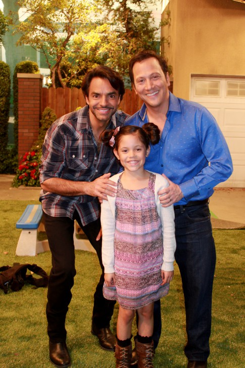 ๋Jenna Ortega กับ Rob Schneider และ Eugenio Derbez ในกองถ่ายซีรีส์ Rob