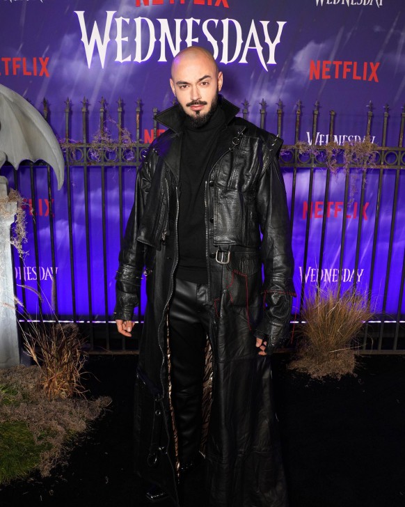 Victor Dorobantu นักมายากลผู้รับบท Thing ในซีรีส์ Wednesday ค.ศ. 2022 (พ.ศ. 2565)