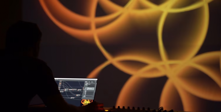 โปรแกรมสร้างโมชันกราฟิก สำหรับเวทีการแสดง Resolume Wire