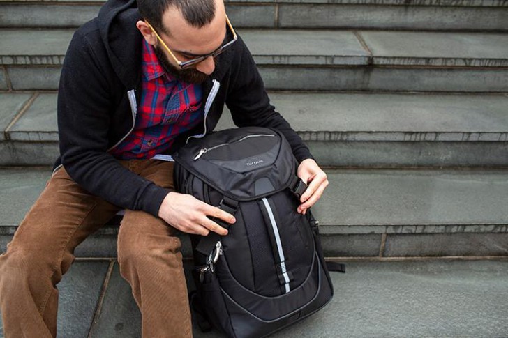 กระเป๋าเป้โน้ตบุ๊กจอใหญ่ 17.3 นิ้ว กันฝน กันขโมย Targus 17.3” Voyager II Backpack