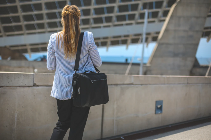 กระเป๋าเป้โน้ตบุ๊กจอ 15.6 นิ้ว ปรับสะพายข้างได้ Targus 15.6” Urban Convertible Backpack