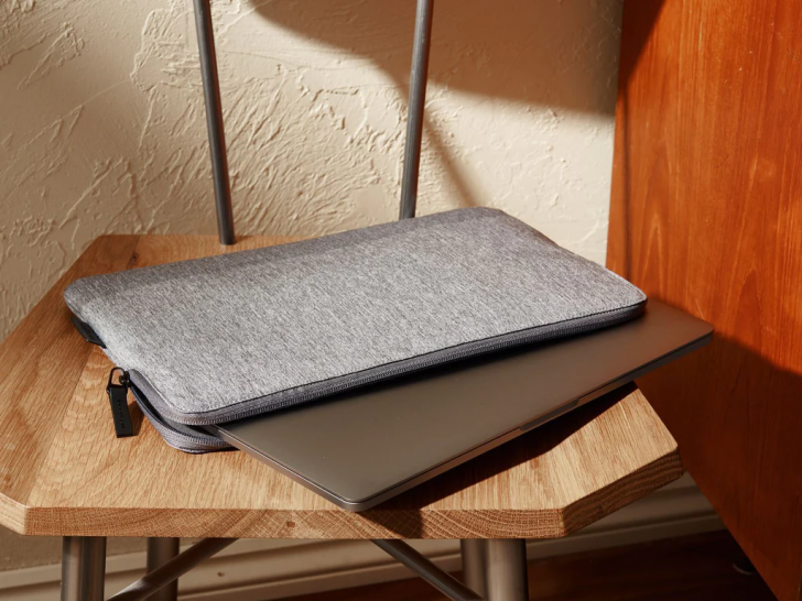 กระเป๋าพก MacBook จอ 12 นิ้ว Targus 12" CityLite Pro MacBook Sleeve