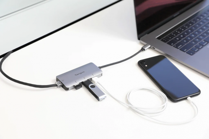 อุปกรณ์เพิ่มช่อง USB และพอร์ตเชื่อมต่อเครือข่าย Targus USB-C Multi-Port Hub with Ethernet Adapter