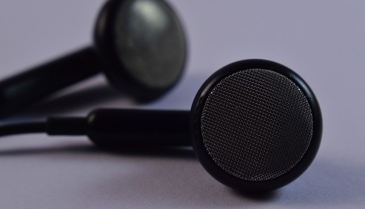 หูฟัง Over-Ear / On-Ear / In-Ear และ Earbud คืออะไร ? เลือกใช้หูฟังแบบไหนดี ?