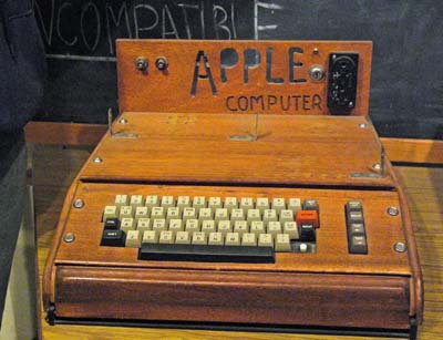 สินค้า Apple ทั้งหมด ตั้งแต่อดีตถึงปัจจุบัน มีอะไรบ้าง ?