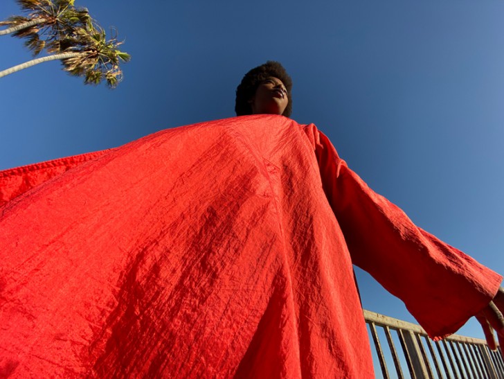 กล้องหลังแบบคู่ ถ่ายวิดีโอ 4K ได้